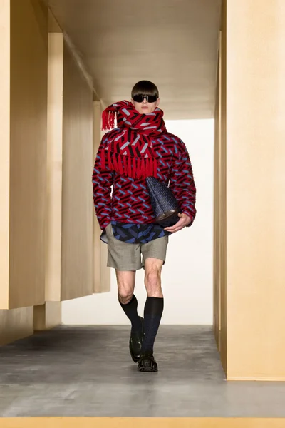 Look 28